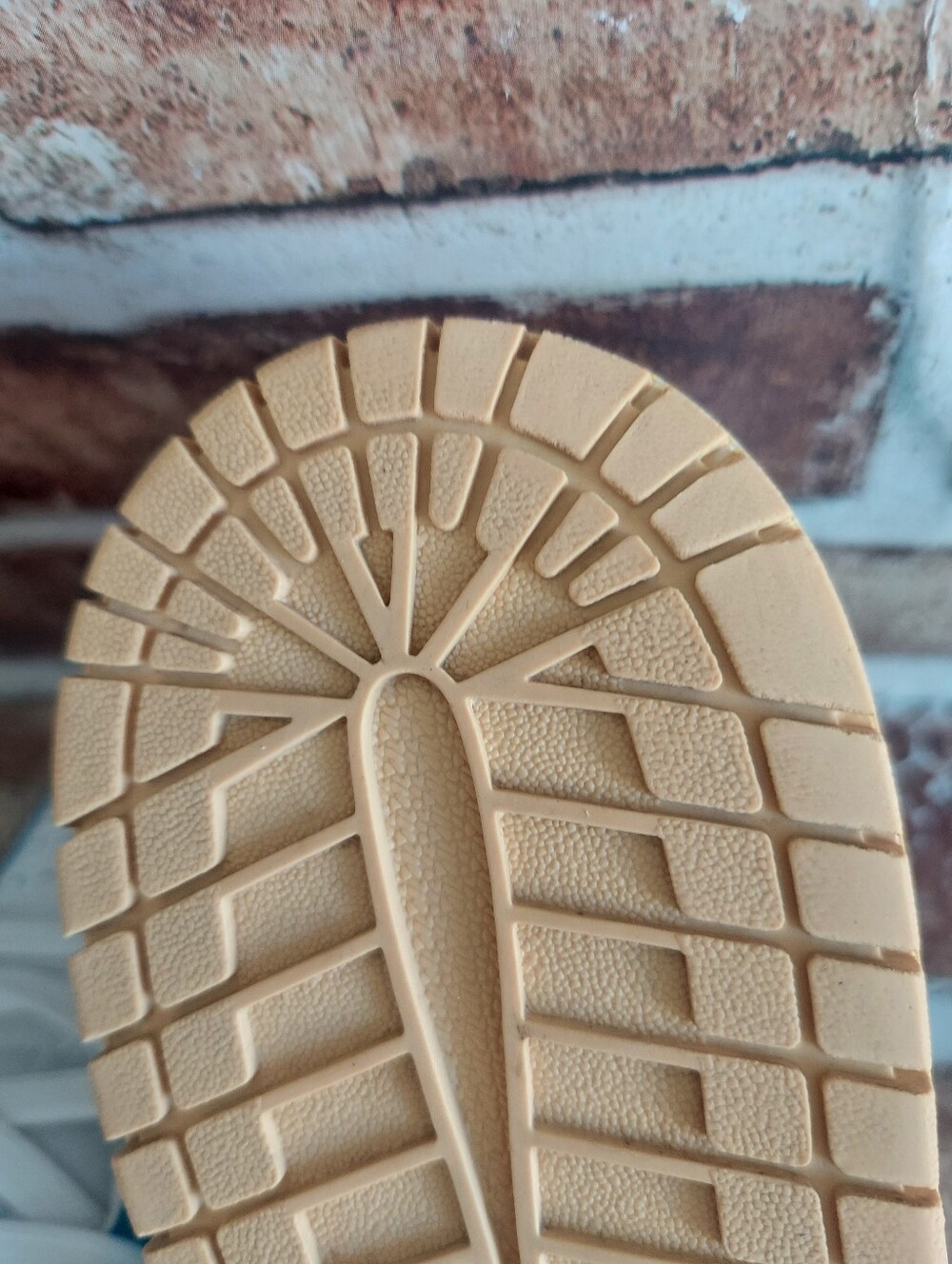 Pre-owned 2023 Jordan 1 Mid - Picture 9 of 10
